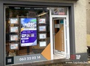 Référence vitrine – porte-affiches et écran